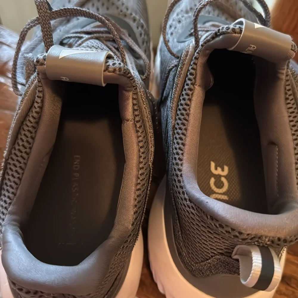 Gray Adidas sneakers - Picture 4 of 5